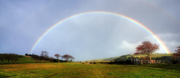 彩虹在一个农场 — 图库照片