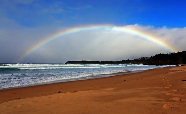 Arcobaleno sopra l'oceano — Foto Stock