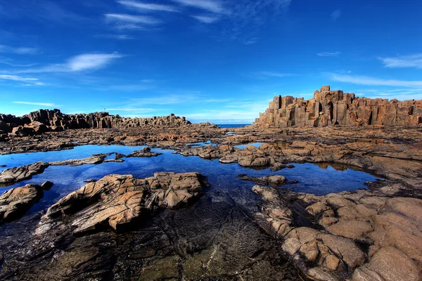 Formazioni rocciose costiere — Foto Stock