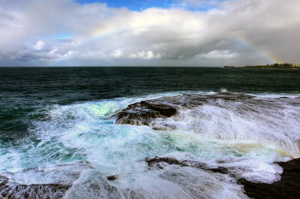 Regenbogen über dem Ozean — Stockfoto