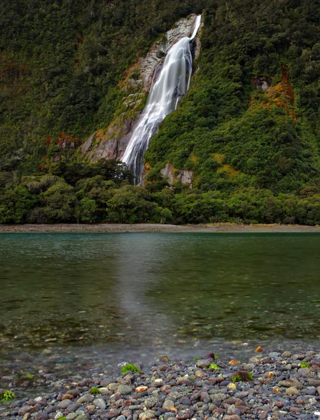 Тропічний водоспад — стокове фото