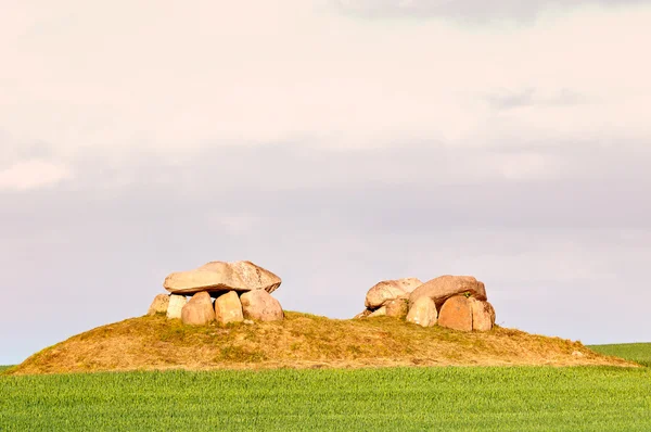上岛厄，丹麦古巨石石墓葬 — 图库照片