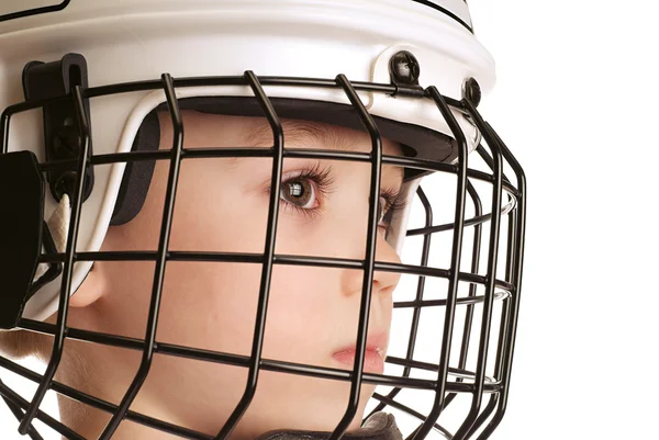 Мальчик в хоккейном шлеме — стоковое фото