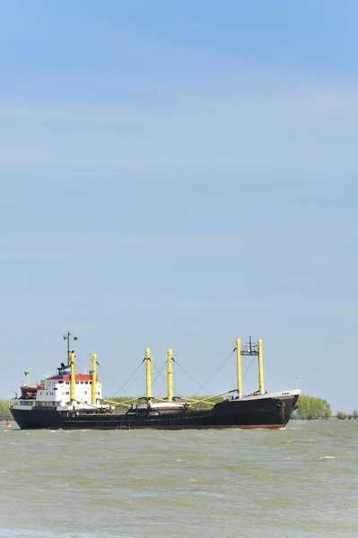 Transporte de navios na cidade de Galatzi no Danúbio — Fotografia de Stock