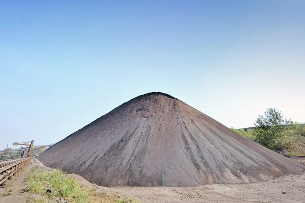 Kerék kotró vödör ásni a Barnaszén — Stock Fotó