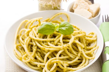 Pesto ile makarna