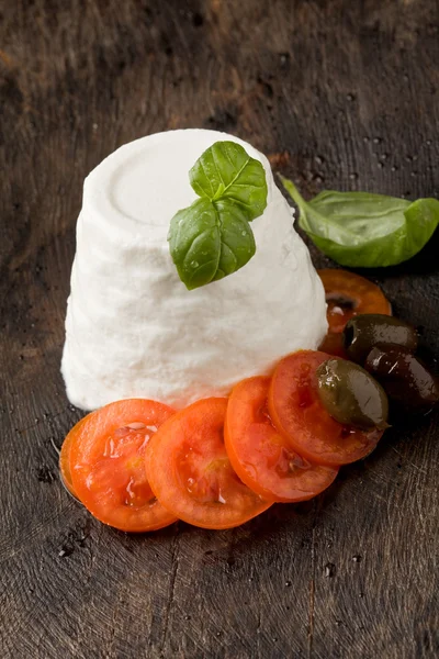 Ser ricotta z pomidorami — Zdjęcie stockowe