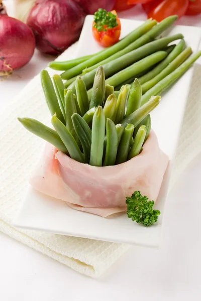 French Beans with wrapped ham — Stockfoto