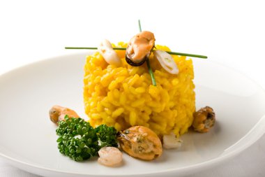 Risotto ile safran ve deniz ürünleri