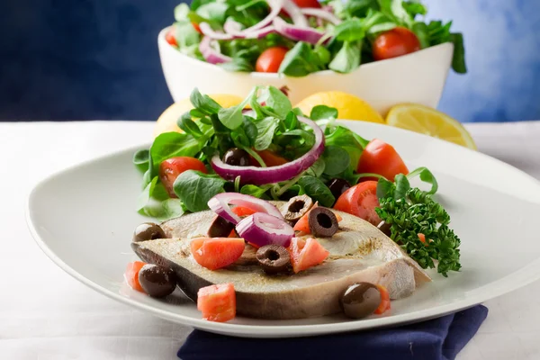 Grilled Swordfish with mixed salad — Stock Photo, Image