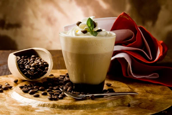 Cappuccino met slagroom — Stockfoto