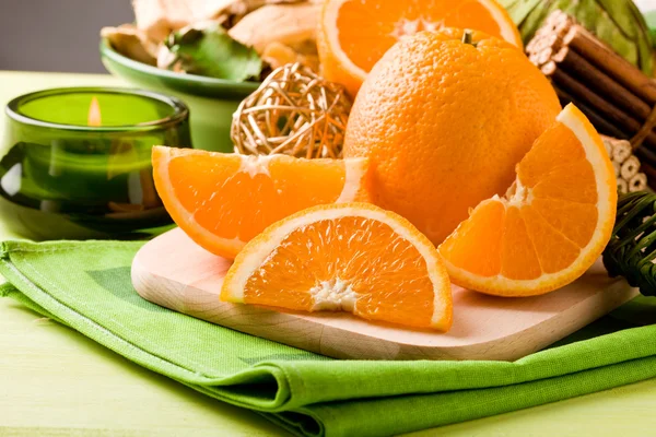 Pomerančový dezert na prkénku — Stock fotografie