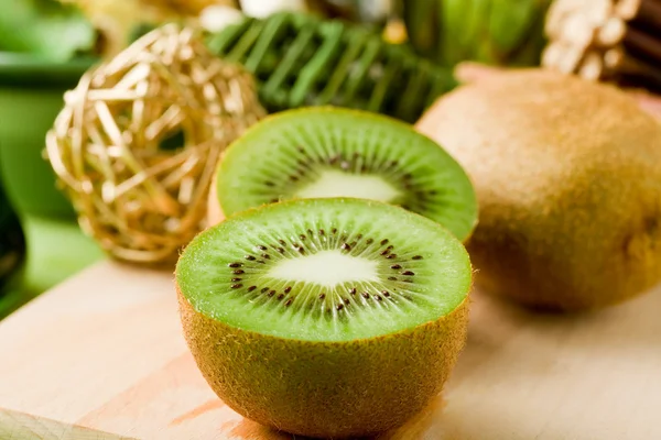 Kiwi dessert på skärbräda — Stockfoto
