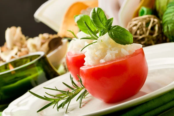 Tomates recheados com arroz — Fotografia de Stock