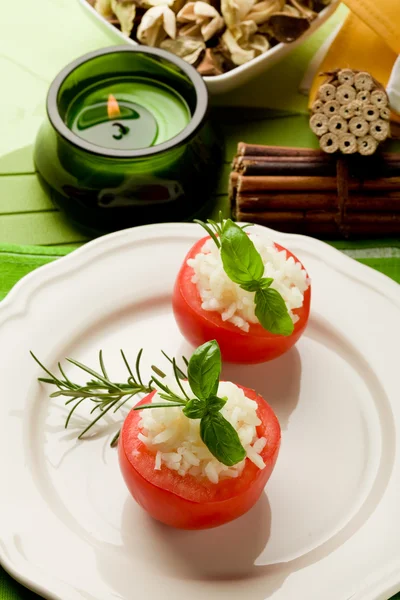 Gevulde tomaten met rijst — Stockfoto