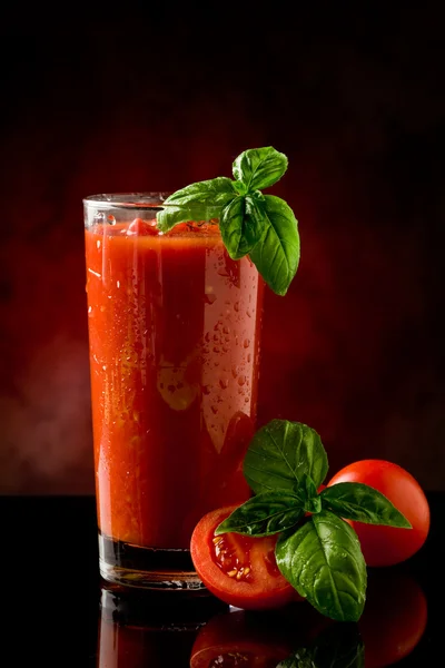 Pomidorowy sok - bloody mary koktajl — Zdjęcie stockowe