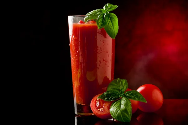 Rajčatová šťáva - krvavá mary koktejl — Stock fotografie