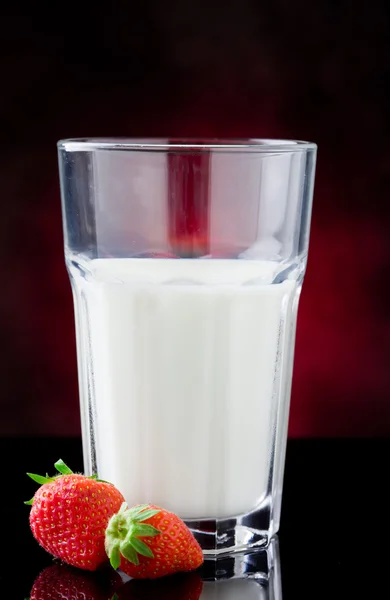 Mléko a bobule — Stock fotografie