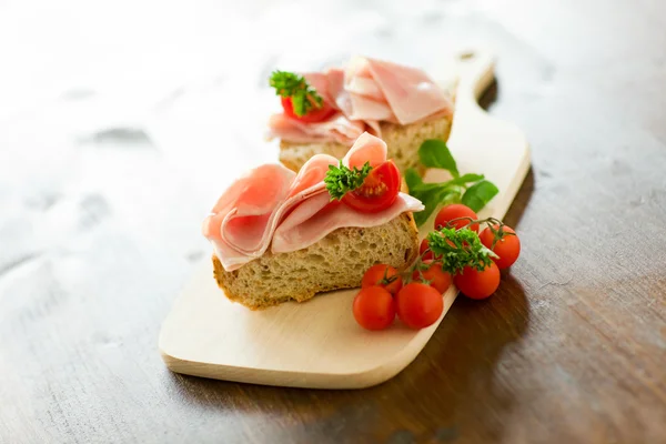 Schinken-Tomaten-Sandwich — Stockfoto
