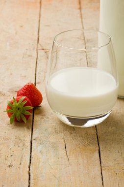 süt çilek ahşap tablo