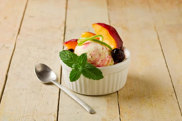 Ice Cream cup with fruits — Stock Photo, Image