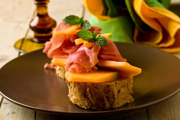 Ham en meloen voorgerecht — Stockfoto