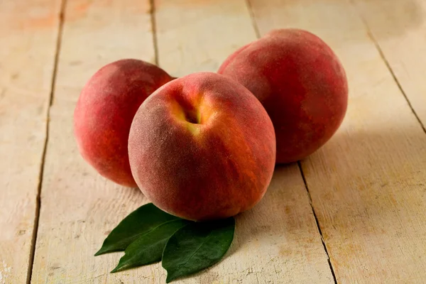 Peach on wooden Table — Stock Photo, Image