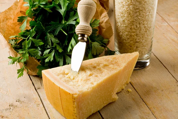 Ингредиенты для ризотто с сыром Грана — стоковое фото