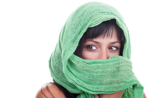 Kvinna med en grön sjal — Stockfoto