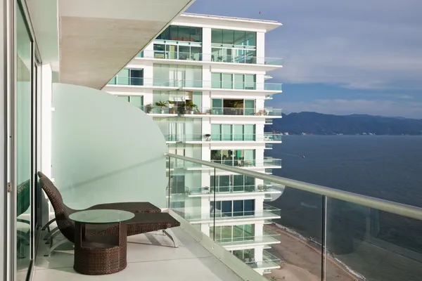 Moderne Eigentumswohnung Balkon — Stockfoto