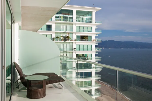 Modern lägenhet balkong Royaltyfria Stockfoton