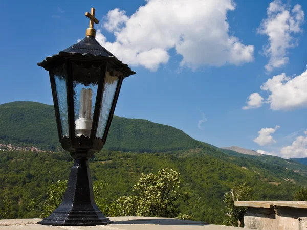 Lámpara en un monasterio de montaña — Foto de Stock