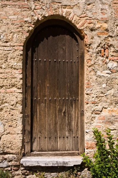Puerta trasera de la vieja iglesia —  Fotos de Stock