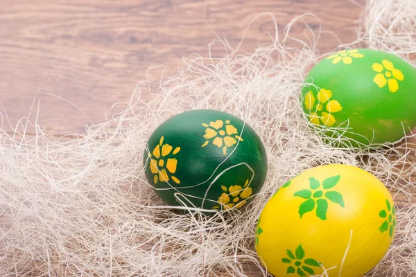 Elle boyanmış Paskalya yumurtaları — Stok fotoğraf