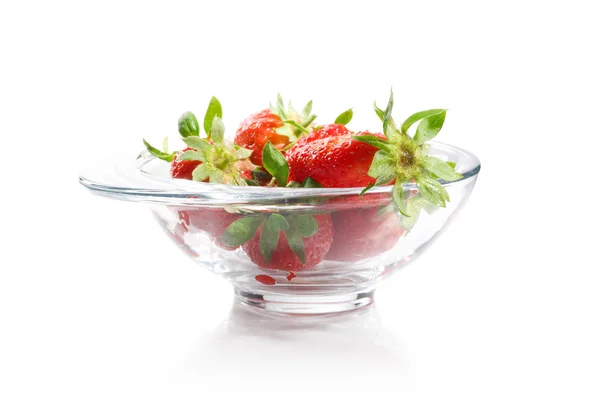 Deliciosas fresas en un bol —  Fotos de Stock