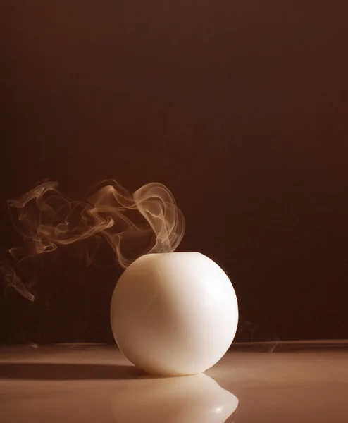 Біла свічка і дим — стокове фото