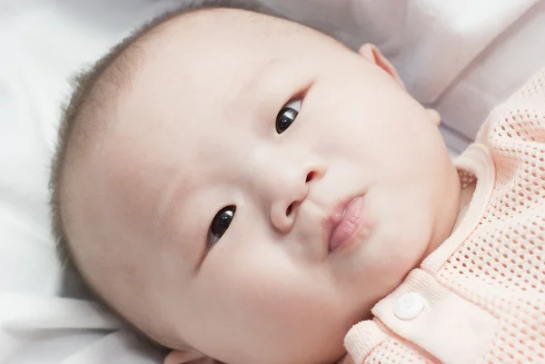 Mutlu 6 aylık erkek Asya bebek — Stok fotoğraf