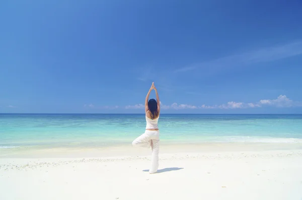 Beach yoga — Stock Photo, Image