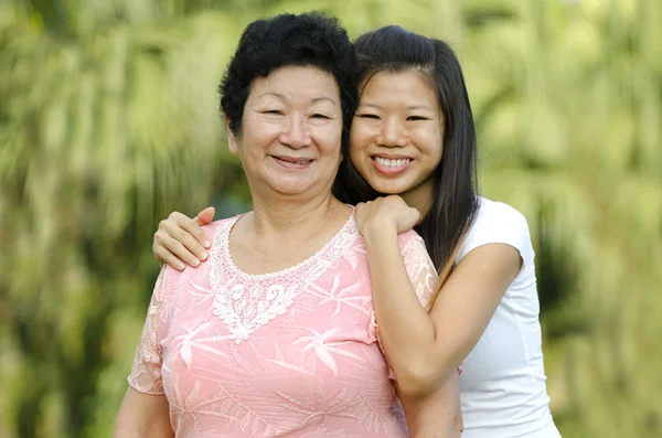 Asiática madre y hija — Foto de Stock