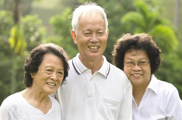 Asiático idoso adulto família — Fotografia de Stock