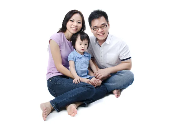 白种人背景的快乐亚洲家庭 — 图库照片
