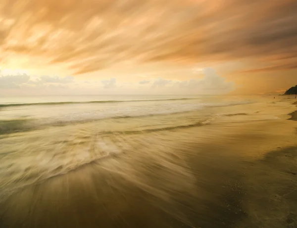 Пляж і захід сонця — стокове фото