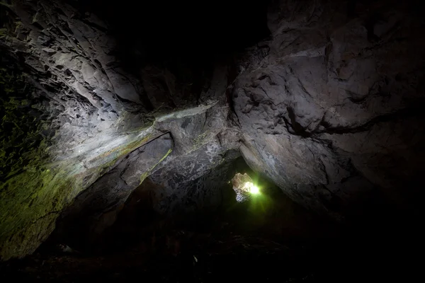 Caverna no escuro Fotos De Bancos De Imagens