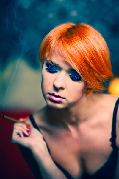 Lady and cigar — Stock Photo, Image