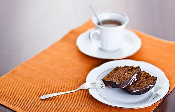 Çikolatalı kek ve Kupası — Stok fotoğraf