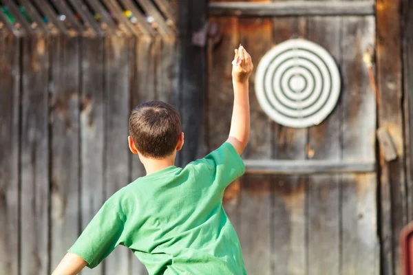 Boy playing darts outdoor — Stock Photo, Image