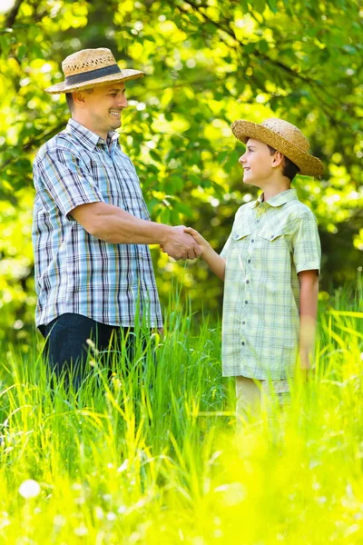 Father and son shaking hands — Stock Photo, Image