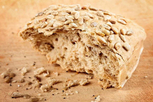Whole grain bread with sunflower seeds — Stock Photo, Image