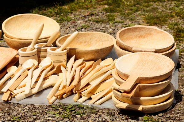 Traditionella snidade trä porslin — Stockfoto