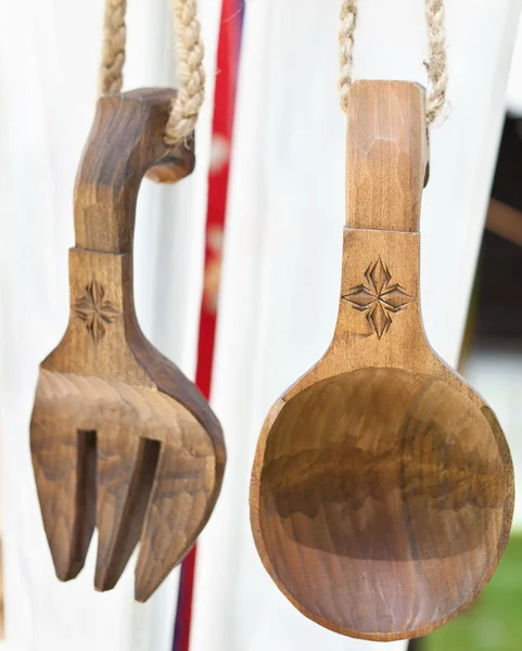 Colher e garfo de madeira ornamentais — Fotografia de Stock